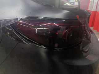 Тонирование и защита задних фар Mazda