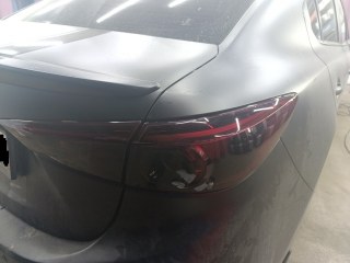 Тонирование и защита задних фар Mazda