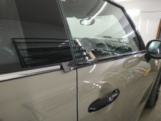 Антихром и спортивные полосы на Mini Cooper