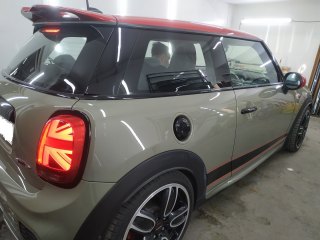 Антихром и спортивные полосы на Mini Cooper